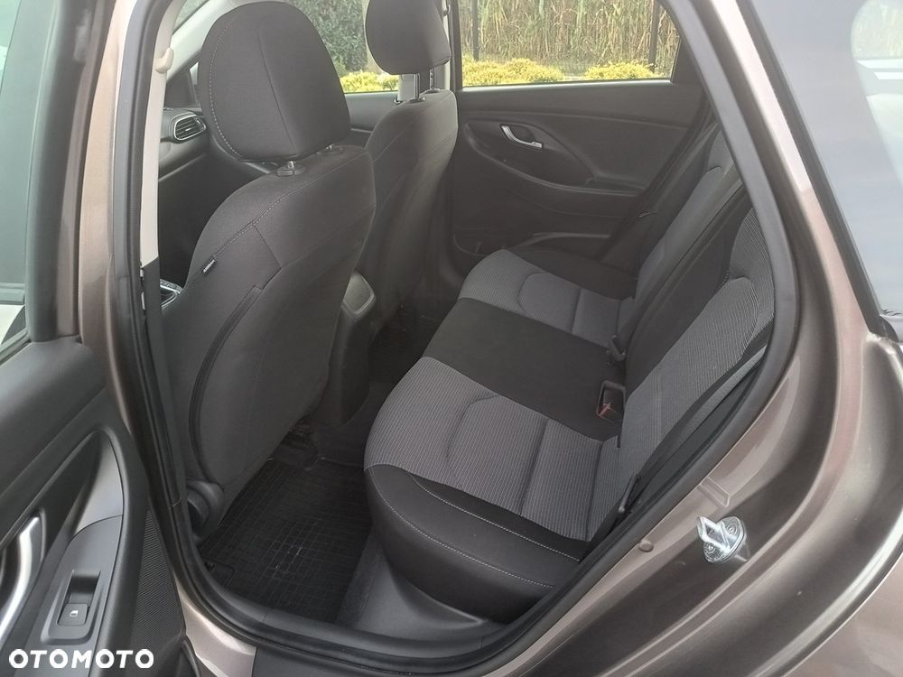 Hyundai i30 1.5 DPI Classic + - 7