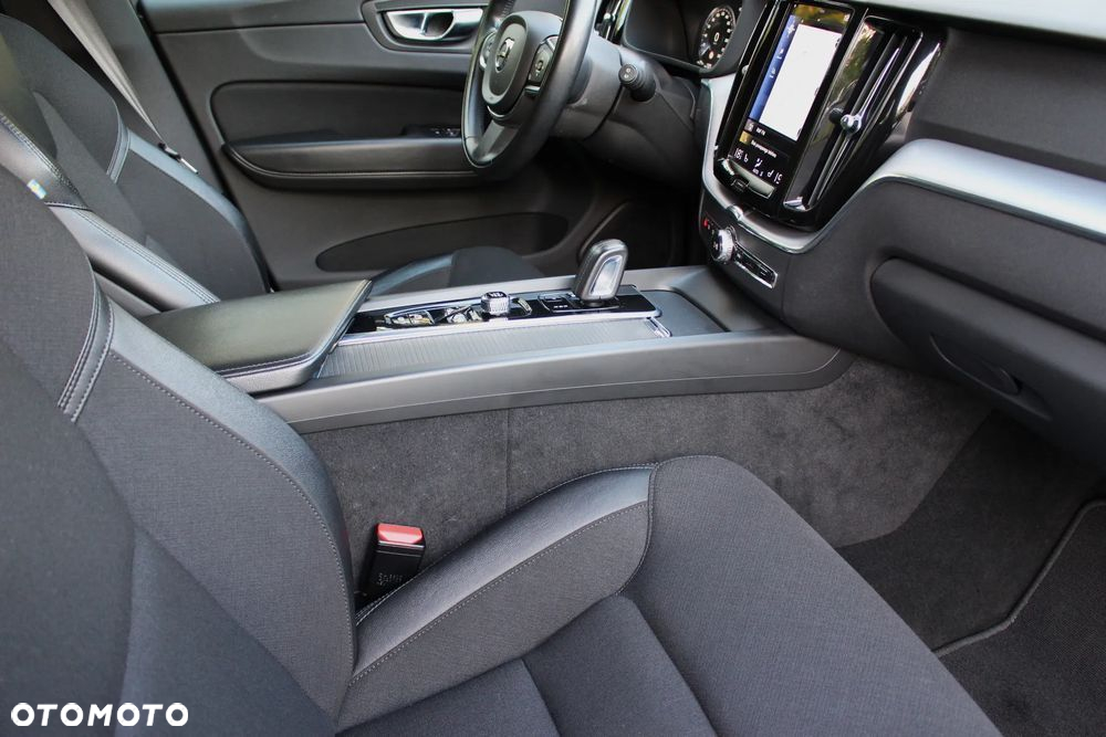 Volvo XC 60 B4 D Geartronic Momentum Pro - 22