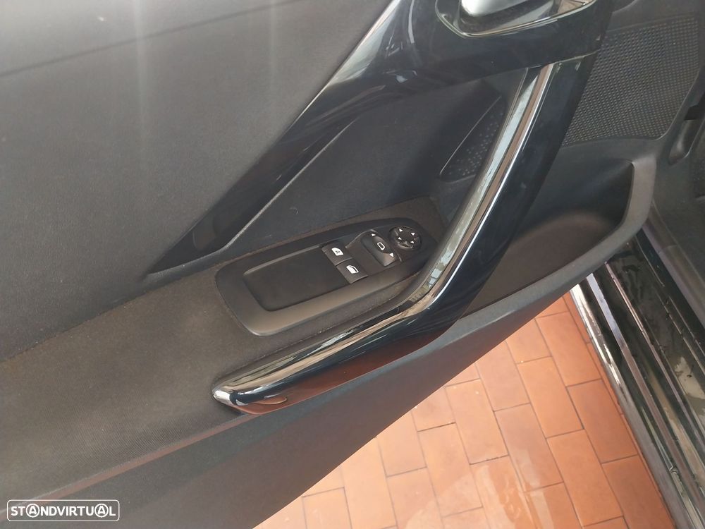 Peugeot 208 1.2 PureTech Active - 4