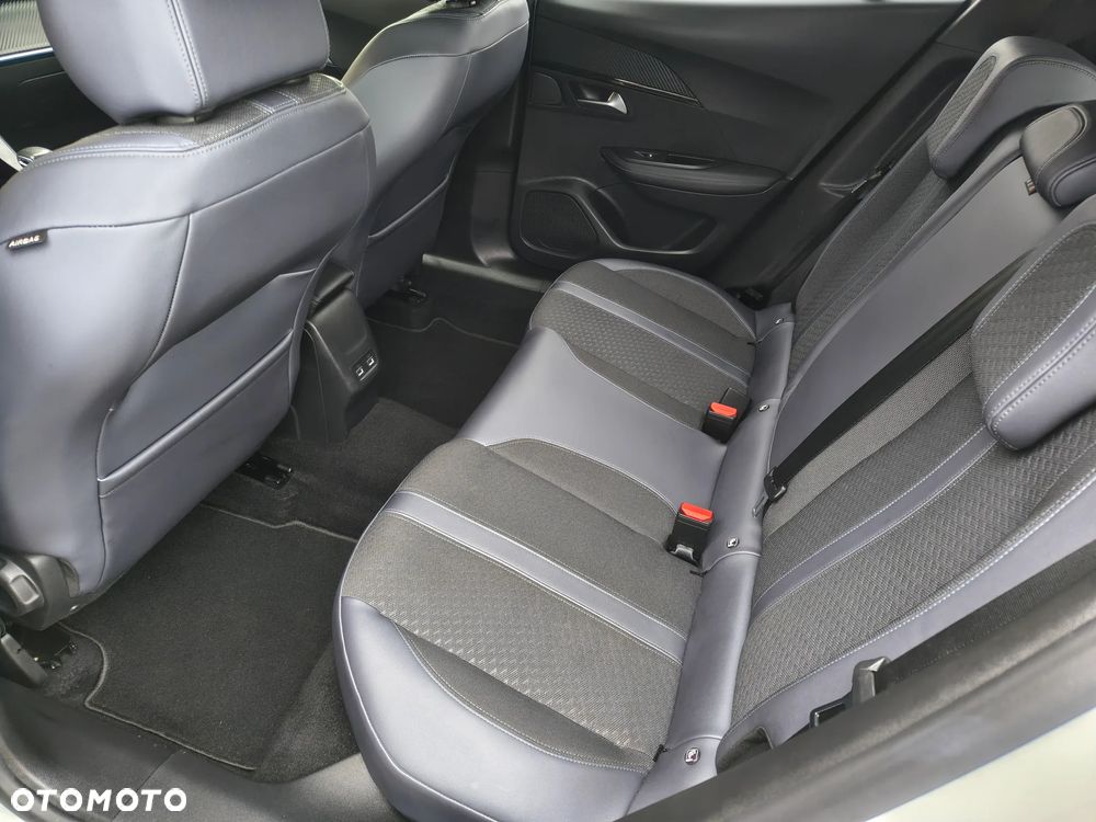 Peugeot 2008 PureTech 130 Allure - 13