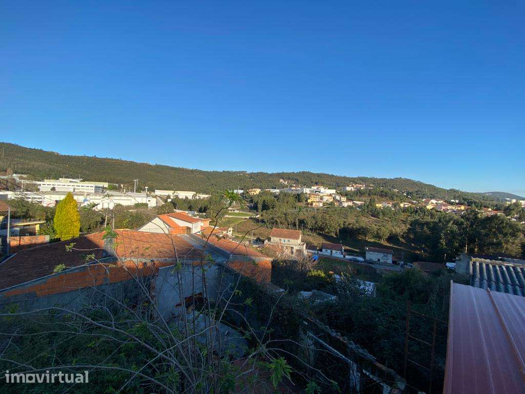 Arrenda-se Terreno em Fânzeres e São Pedro da Cova - Gondomar - Grande imagem: 4/9