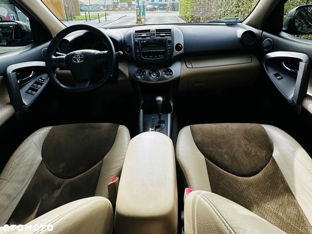 Toyota RAV4 - 6