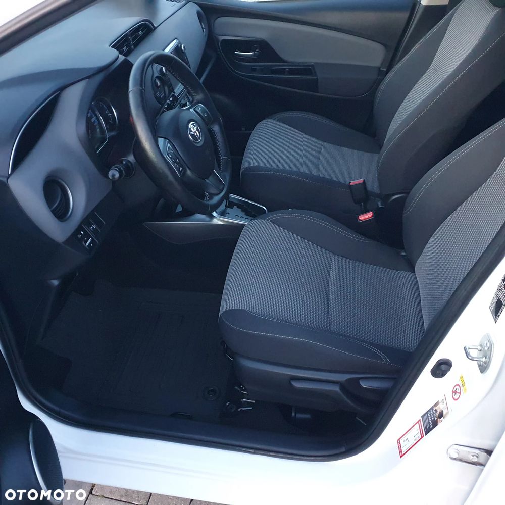 Toyota Yaris Hybrid 100 Selection Passion - 7