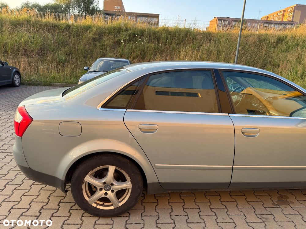 Audi A4 Limousine - 8
