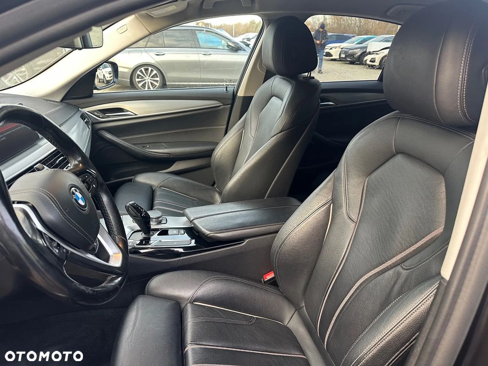 BMW Seria 5 530d xDrive - 14