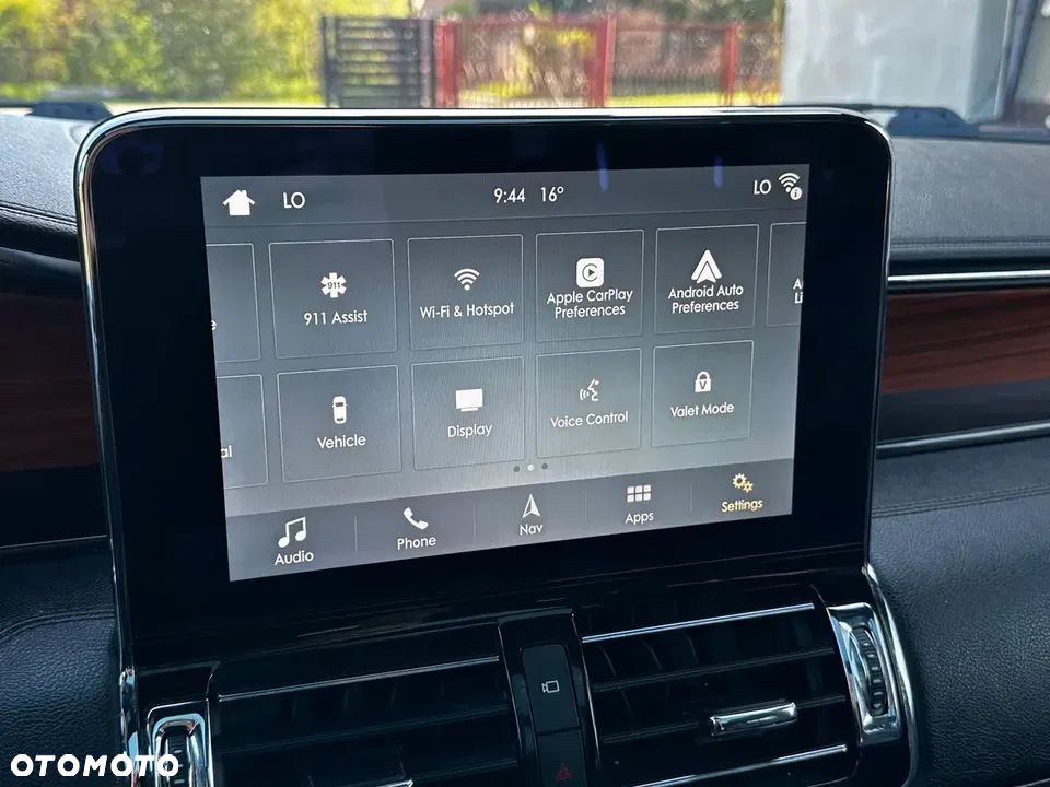 Lincoln Navigator - 24