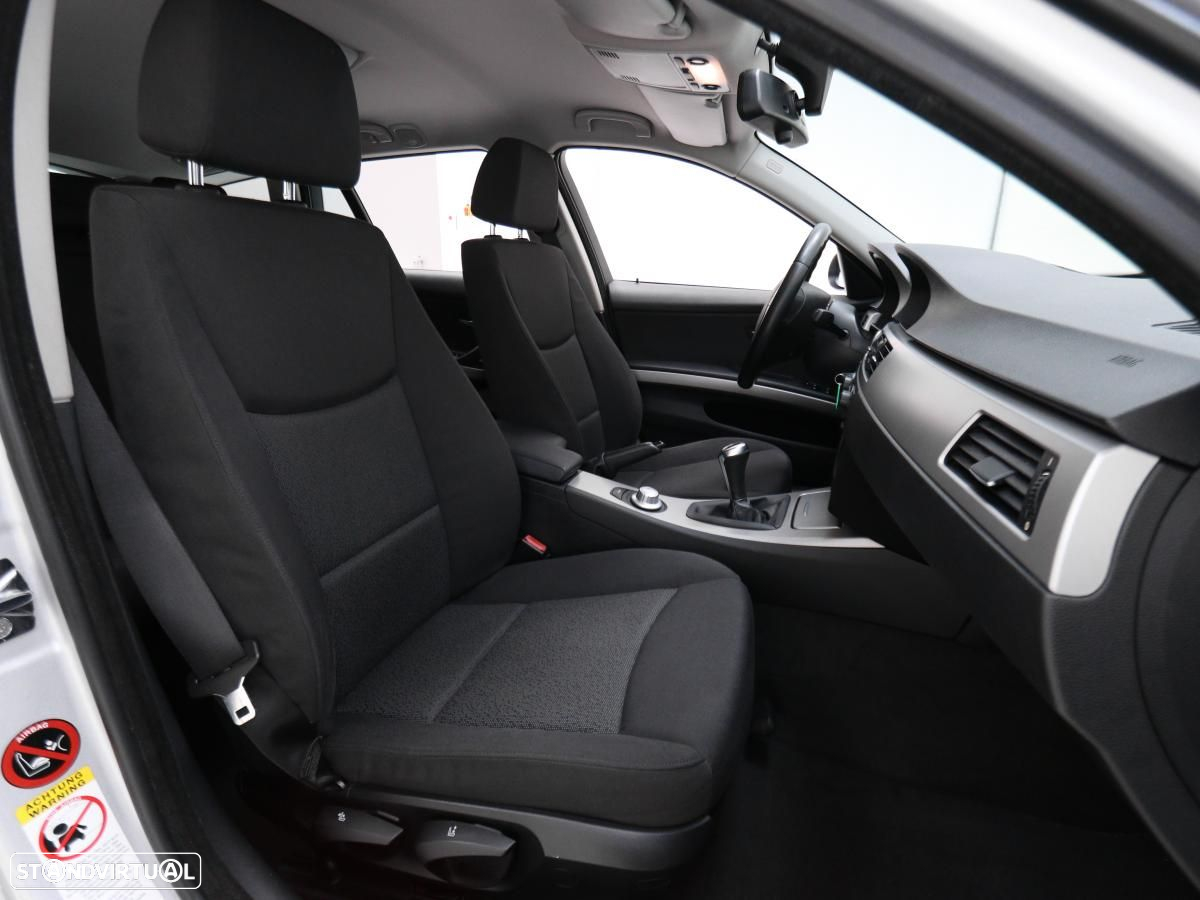 BMW 320 d Touring - 12