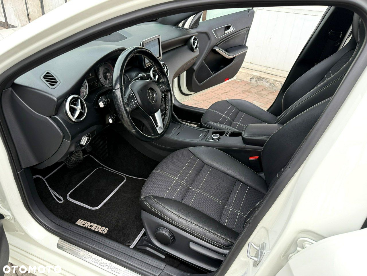 Mercedes-Benz Klasa A 220 CDI (BlueEFFICIENCY) 7G-DCT Urban - 18