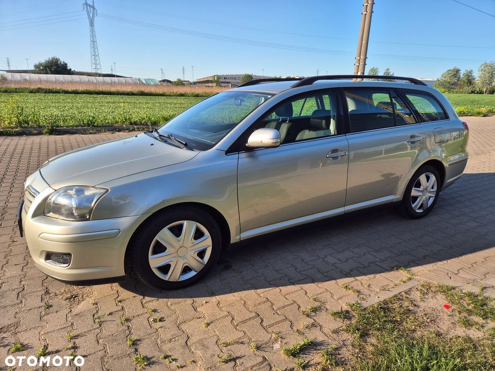 Toyota Avensis 2.0 D-4D Luna - 26