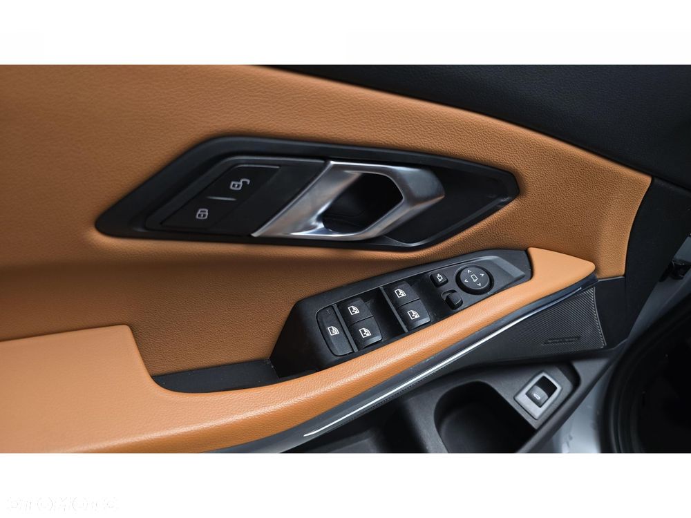 BMW Seria 3 320d xDrive M Sport - 30