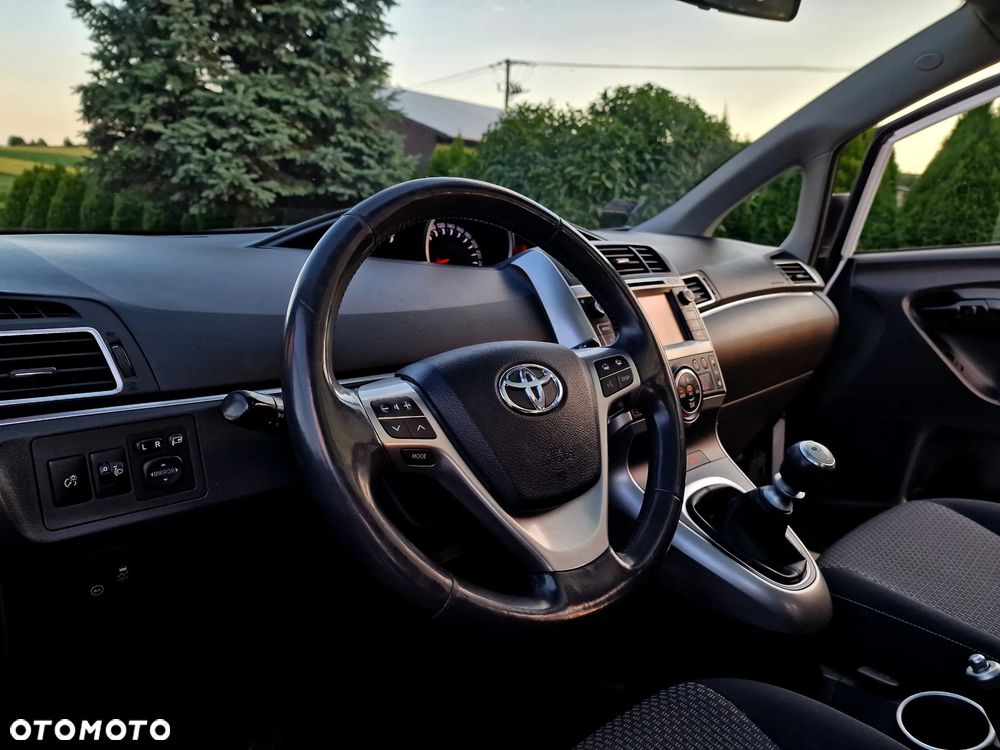 Toyota Verso 1.6 Premium - 19