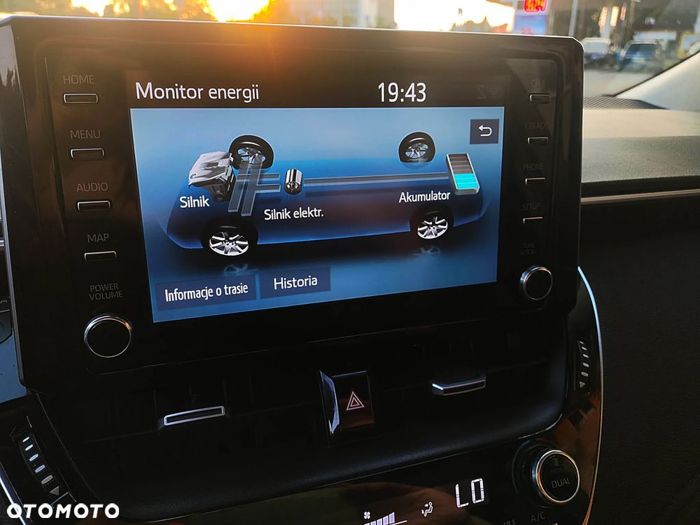 Toyota Corolla 1.8 Hybrid Comfort - 17