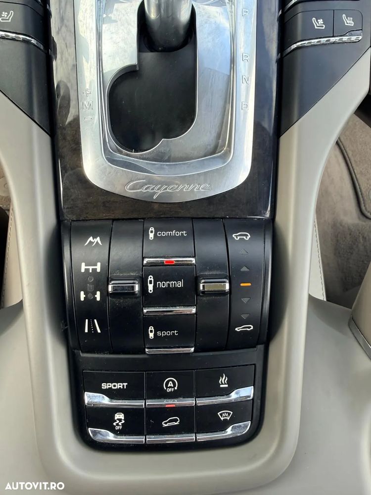 Porsche Cayenne 3.0 L V6 - 12