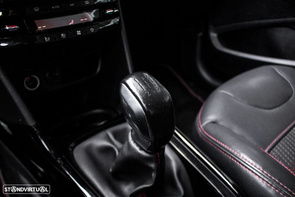 Peugeot 2008 1.2 PureTech GT Line - 19