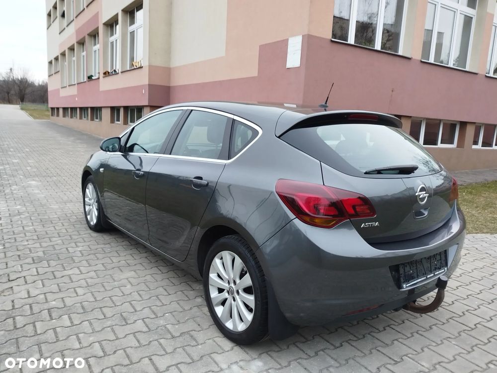 Opel Astra 1.6 Easytronic Cosmo - 2