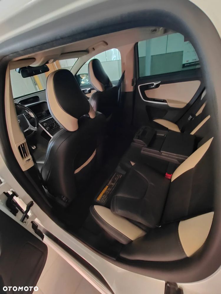 Volvo XC 60 D5 AWD R-Design - 25