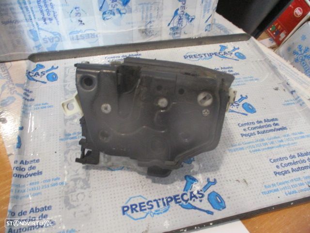 Fecho 8X0839016E AUDI A1 SPORTBACK 8X FASE 2  2017 1.6TDI 115CV 5P PRETO TD 5 PINOS - 3