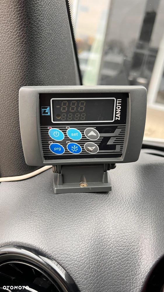 Mercedes-Benz Sprinter - 27