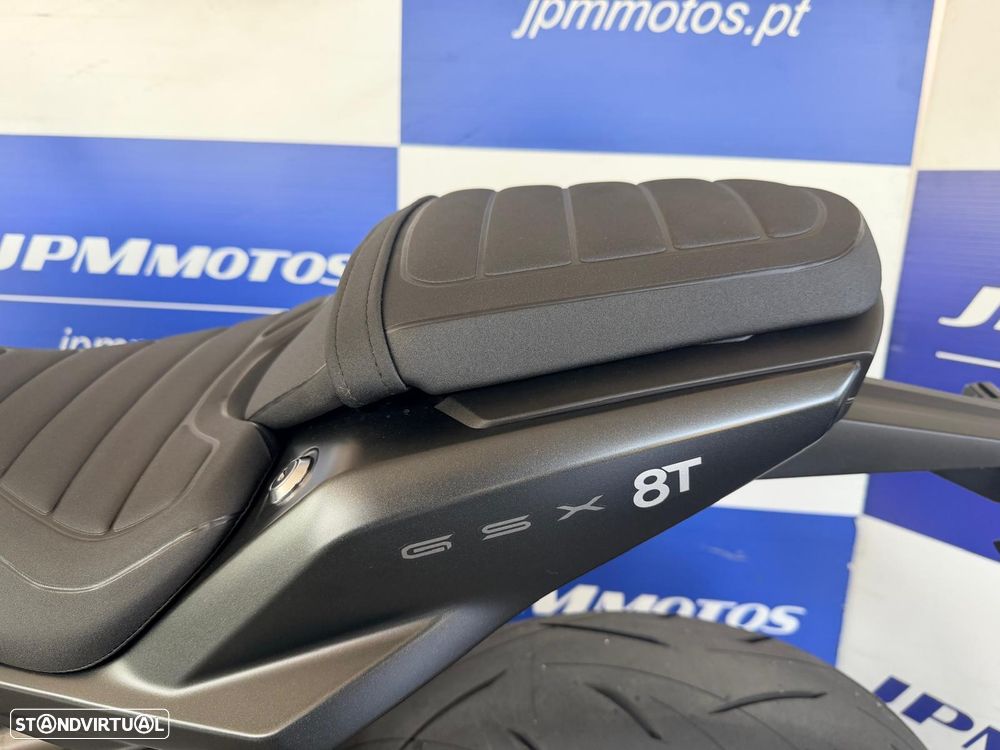 Suzuki GSX 8T - 9