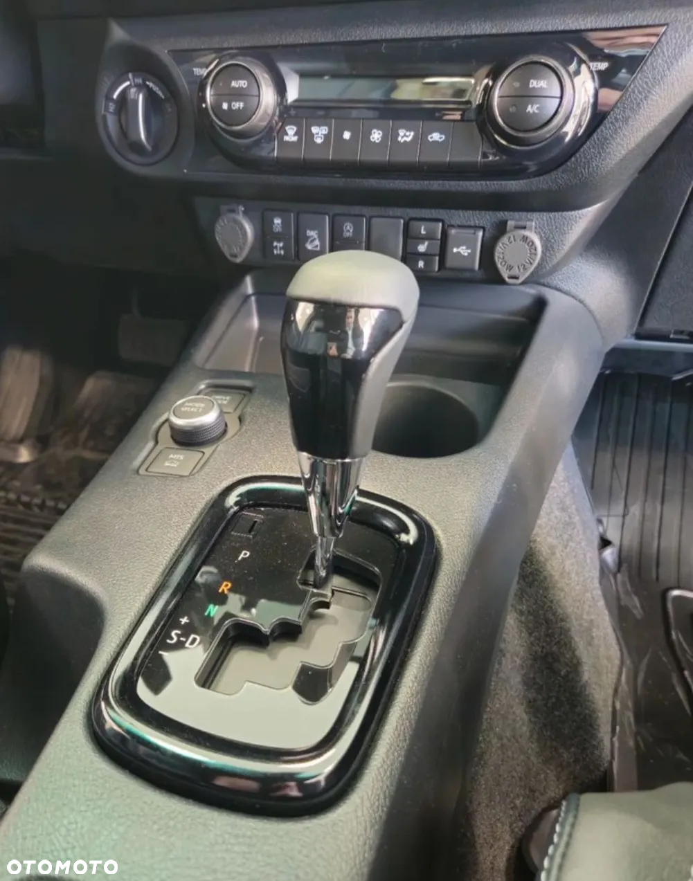 Toyota Hilux 2.8 D-4D Double Cab Invincible 4x4 - 3