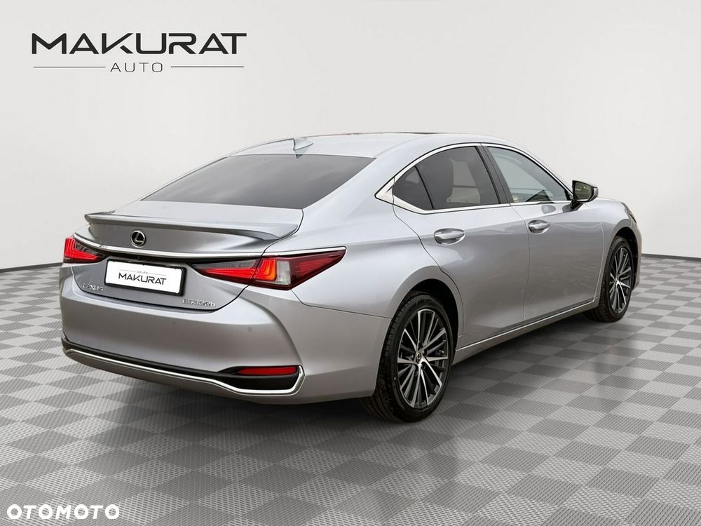 Lexus ES - 4