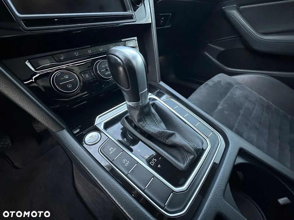 Volkswagen Passat Variant 2.0 TDI SCR DSG Highline - 29