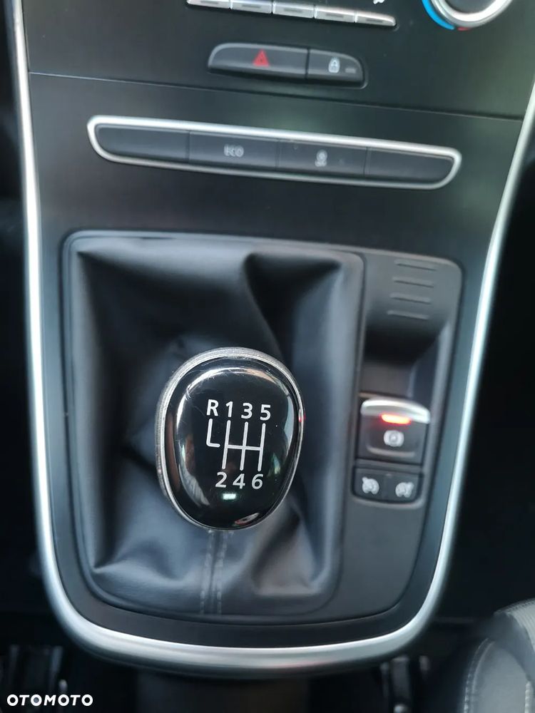 Renault Scenic BLUE dCi 120 BUSINESS EDITION - 17