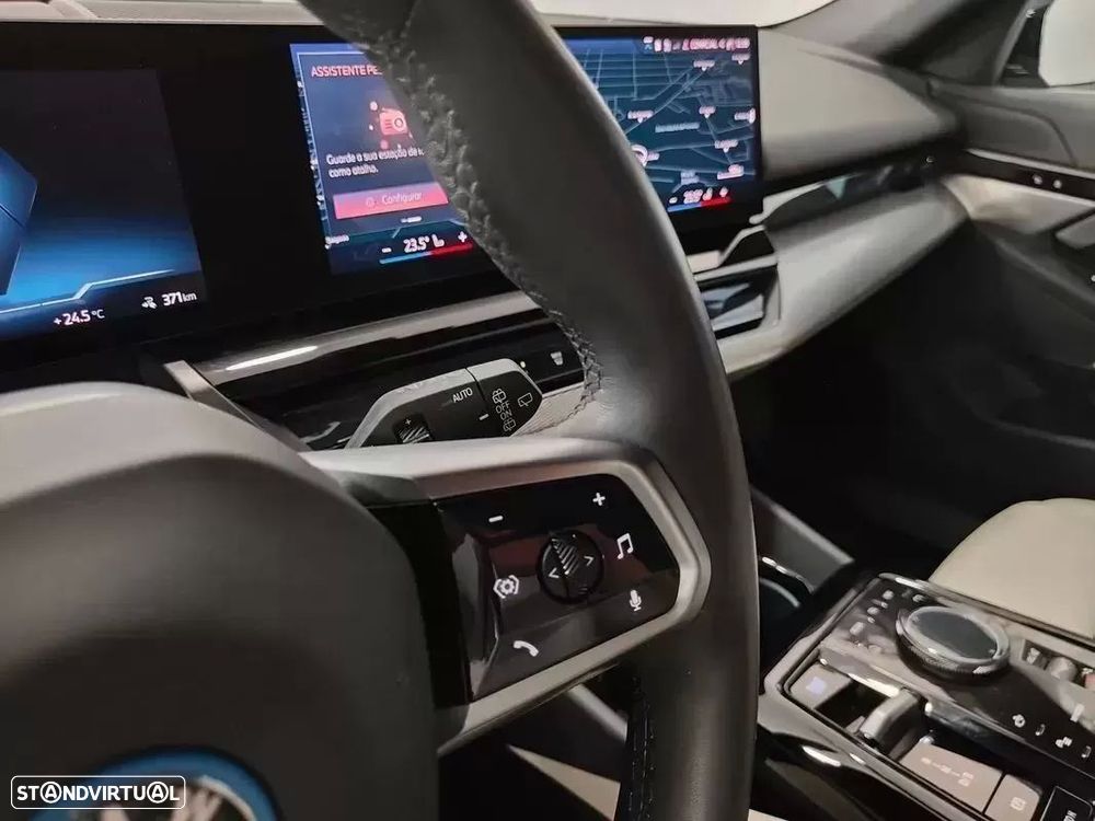BMW i5 Touring eDrive40 - 53