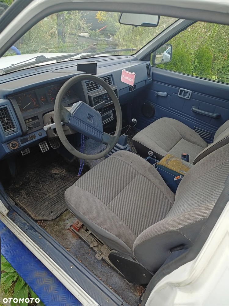 Nissan King Cab - 18