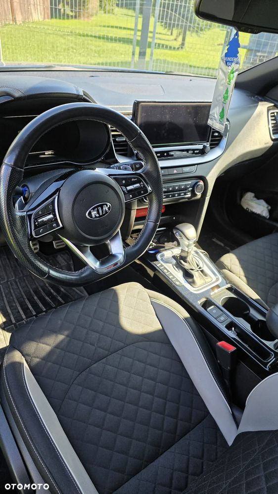Kia Ceed - 10
