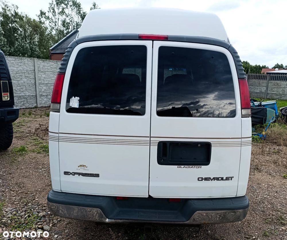Chevrolet Express - 6