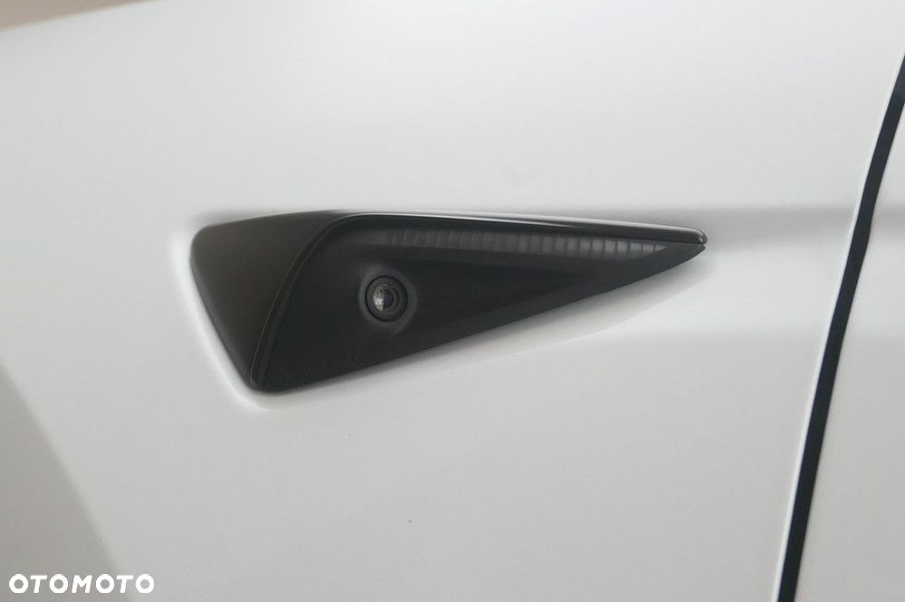 Tesla Model Y - 20