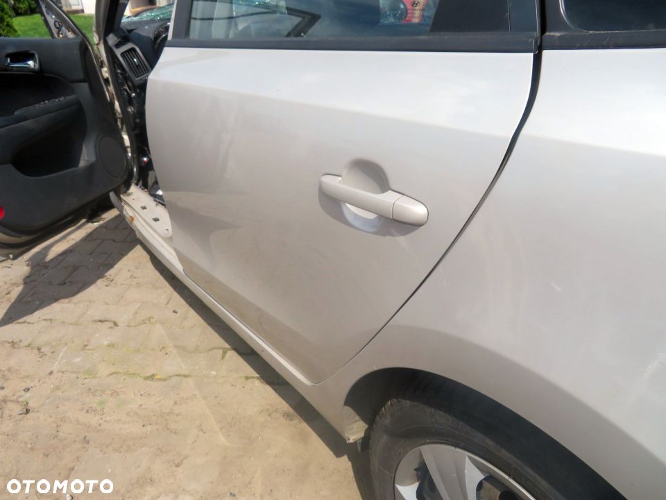 DRZWI TYLNE LEWE I30 I KOMBI QU  SREBRNY HYUNDAI 2007-2010 - 4