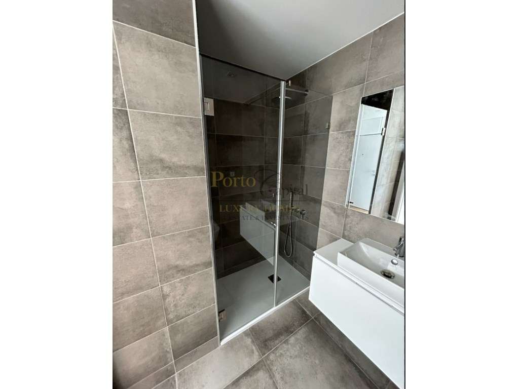 EXCELENTE APARTAMENTO T1 Mobilado para Arrendamento - Grande imagem: 2/21
