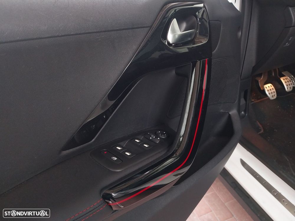 Peugeot 2008 1.2 PureTech GT Line - 3