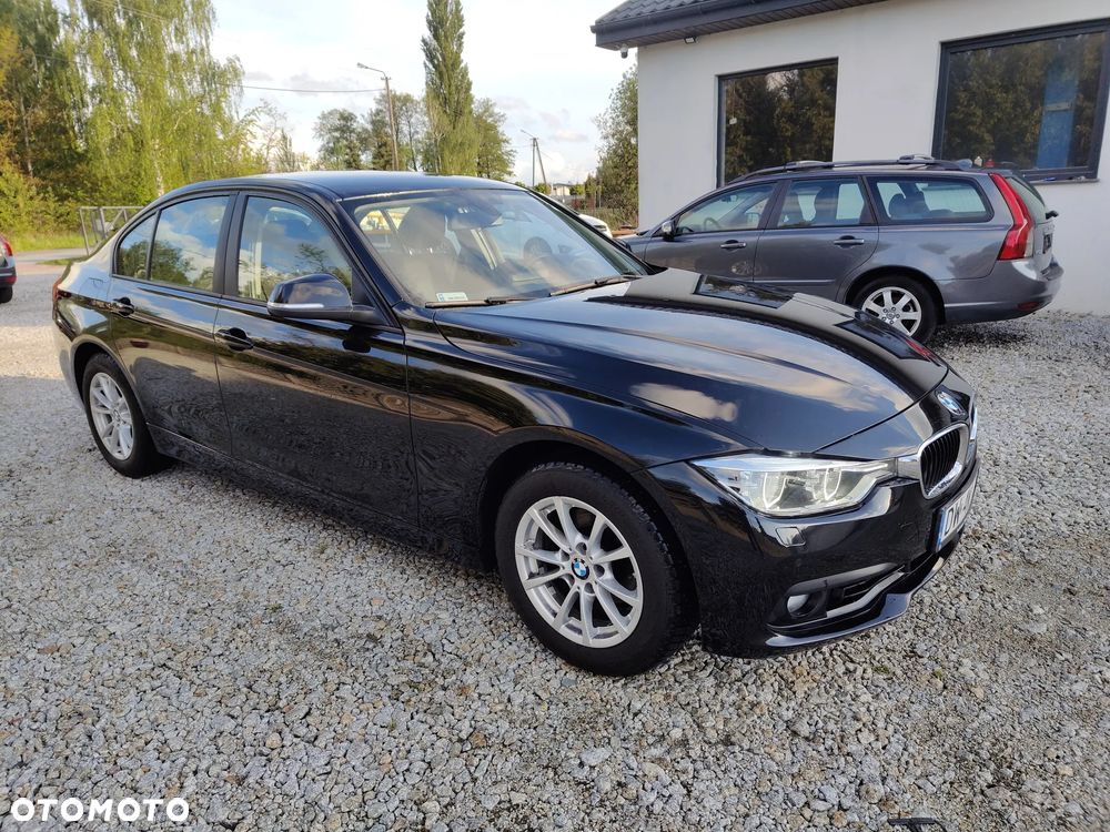 BMW Seria 3 318i - 4