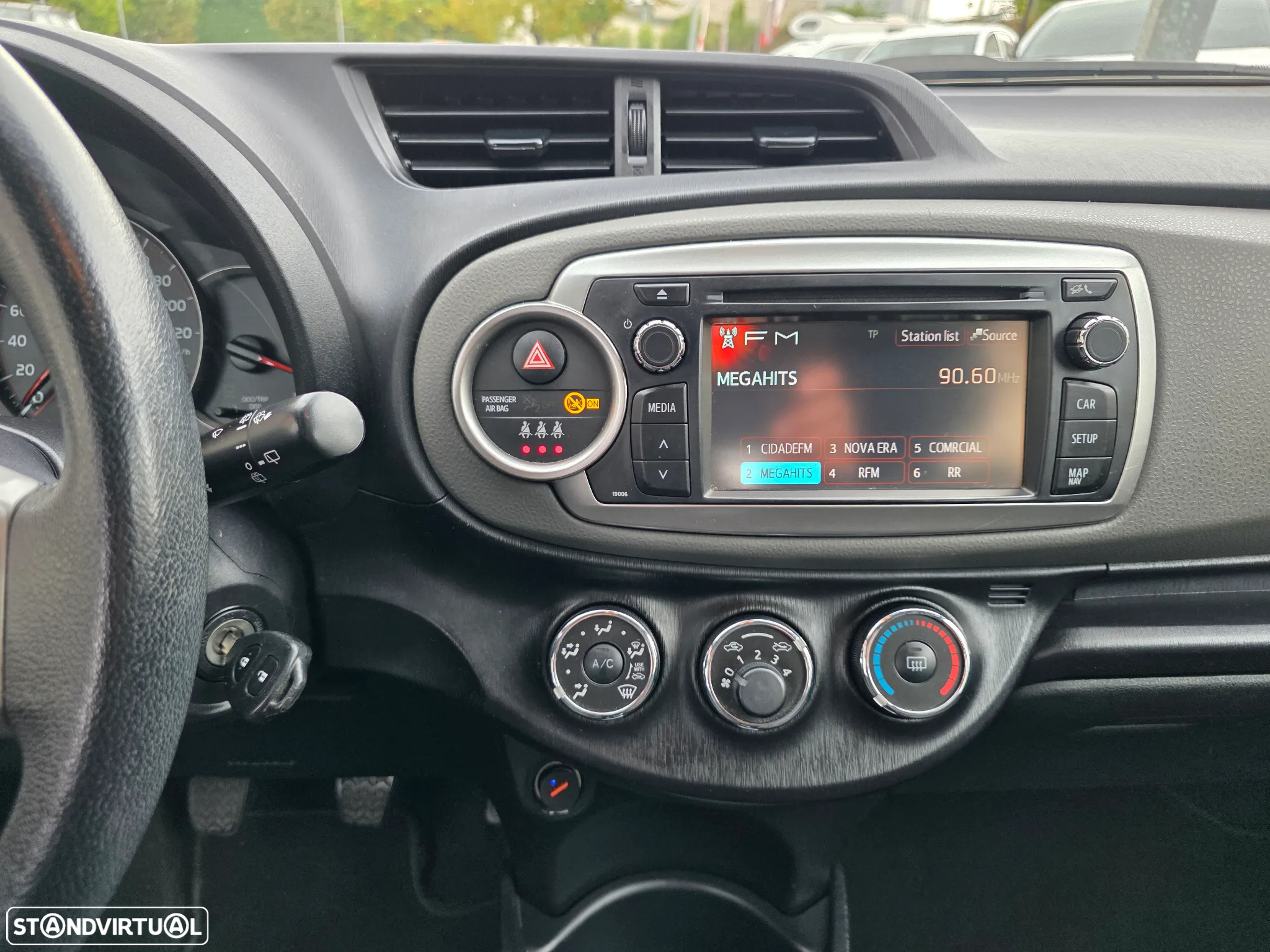 Toyota Yaris 1.0 VVT-i Comfort +PS Style+P.Techno - 19