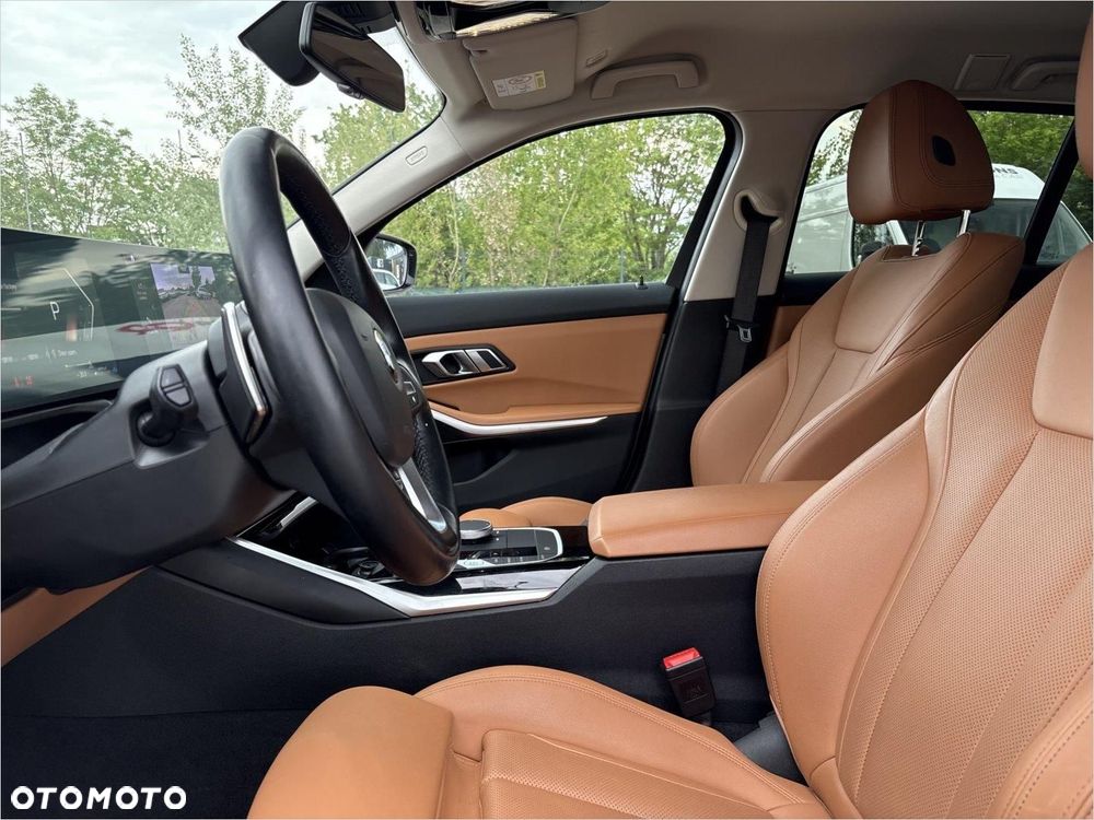 BMW Seria 3 318d MHEV - 10
