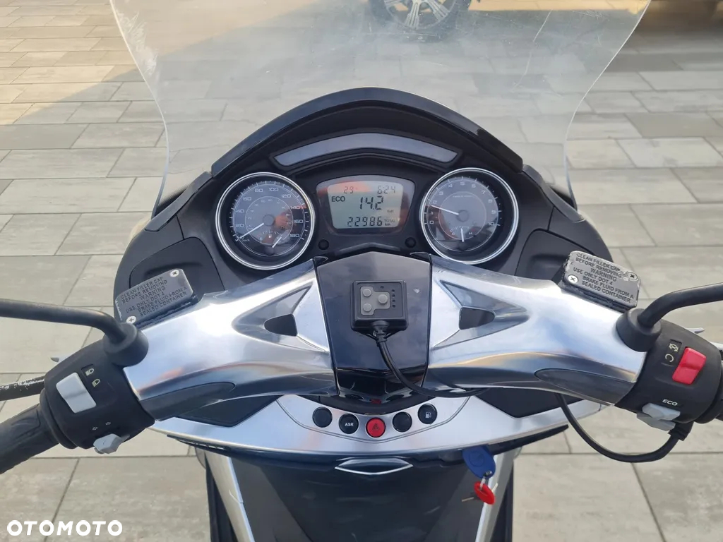 Piaggio X10 - 8