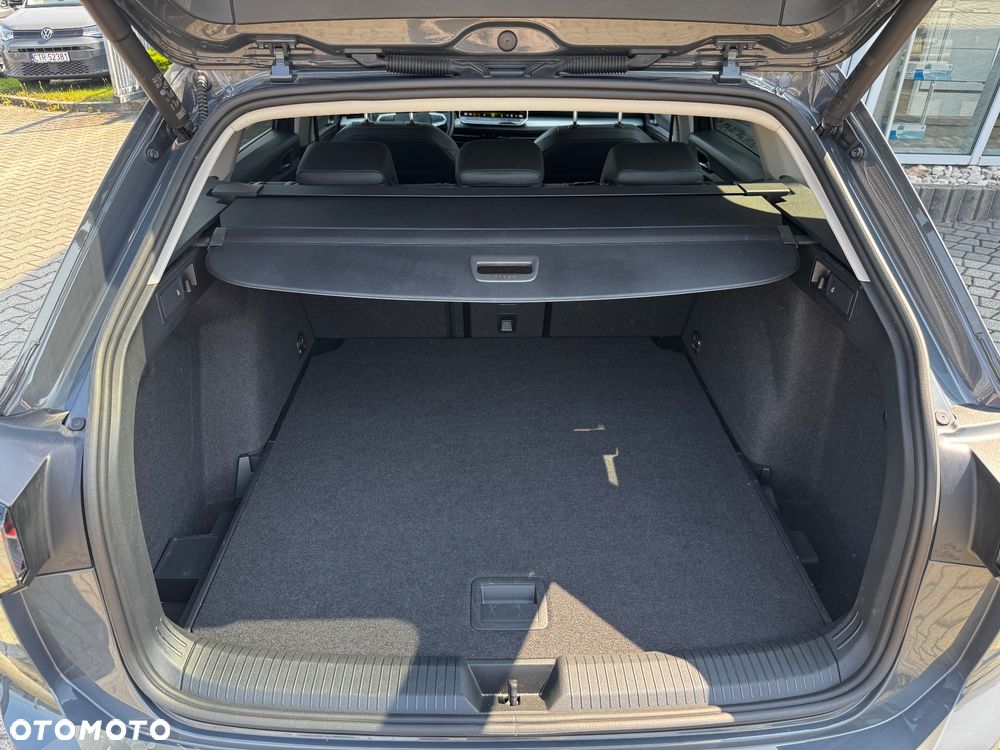 Volkswagen Golf 1.5 eTSI EVO Style DSG - 25