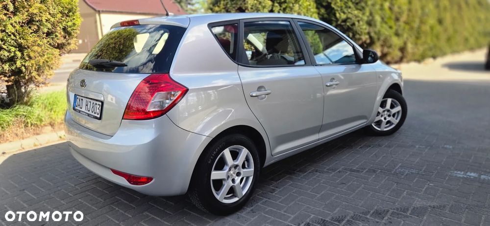 Kia Ceed 1.4 CVVT Dream-Team Edition - 14