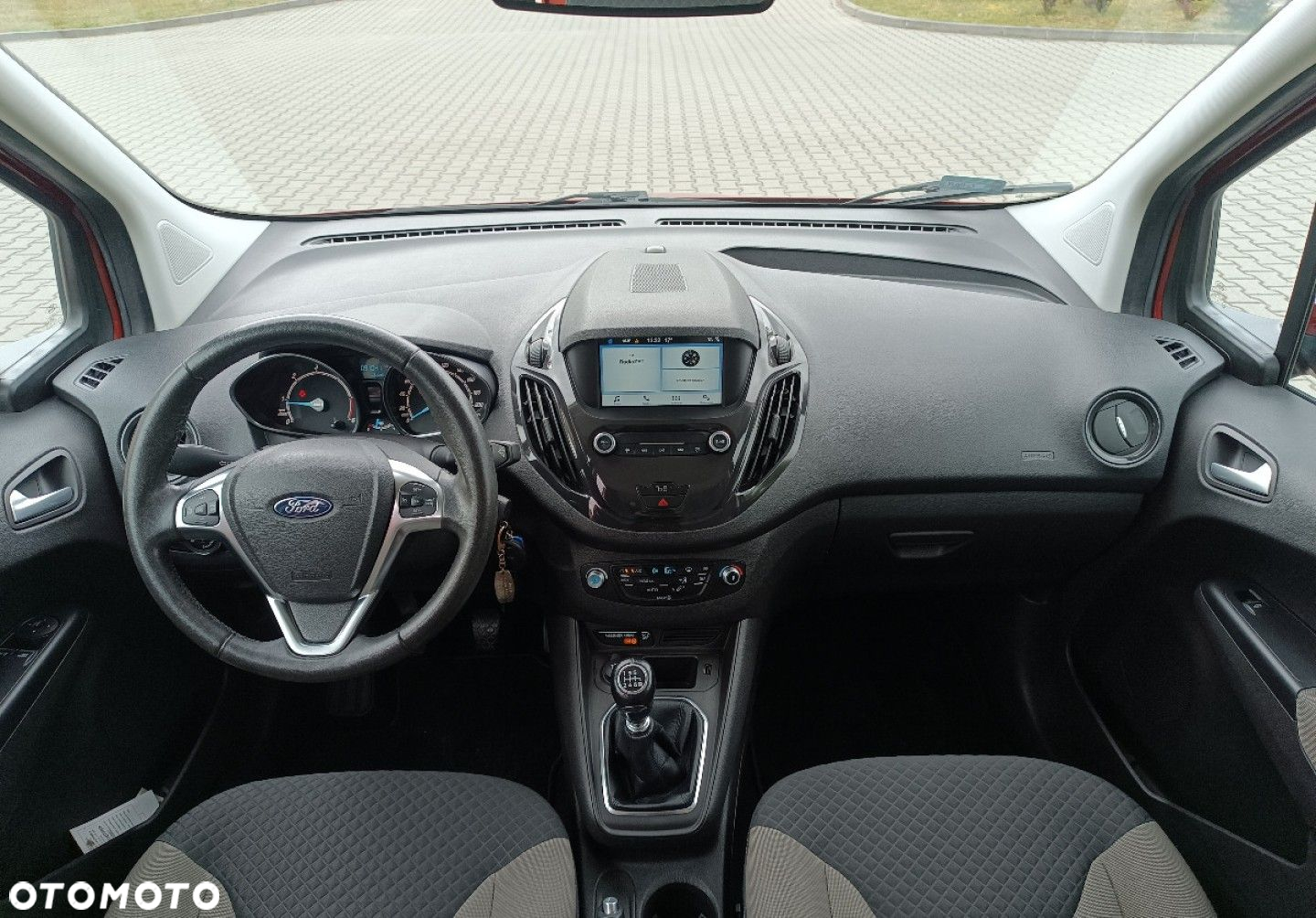 Ford Tourneo Courier - 25