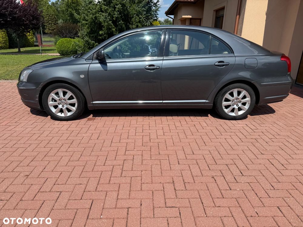 Toyota Avensis 2.2 D-CAT Sol - 4