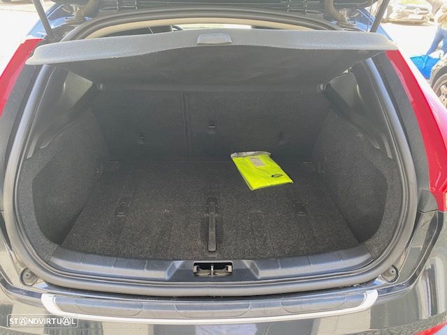 Volvo V40 Cross Country 1.6 D2 Summum - 19