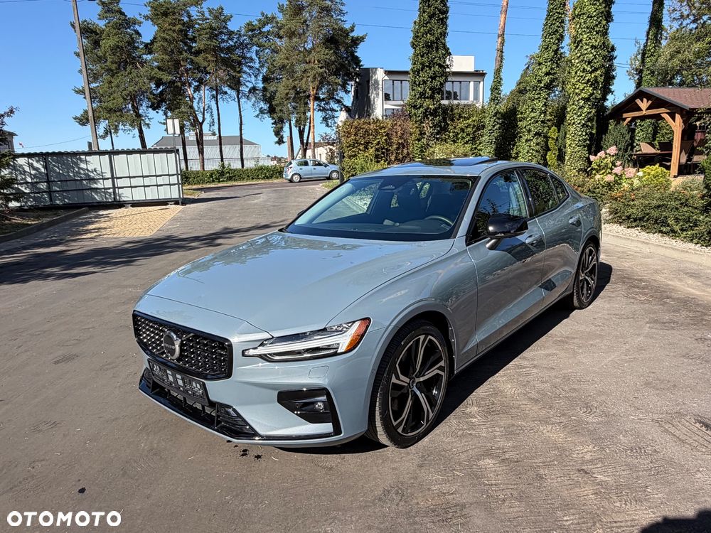 Volvo S60 B5 B AWD Plus Dark - 2