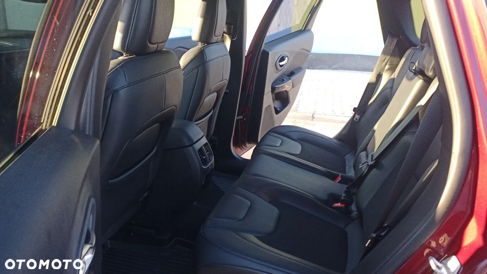 Jeep Cherokee - 24