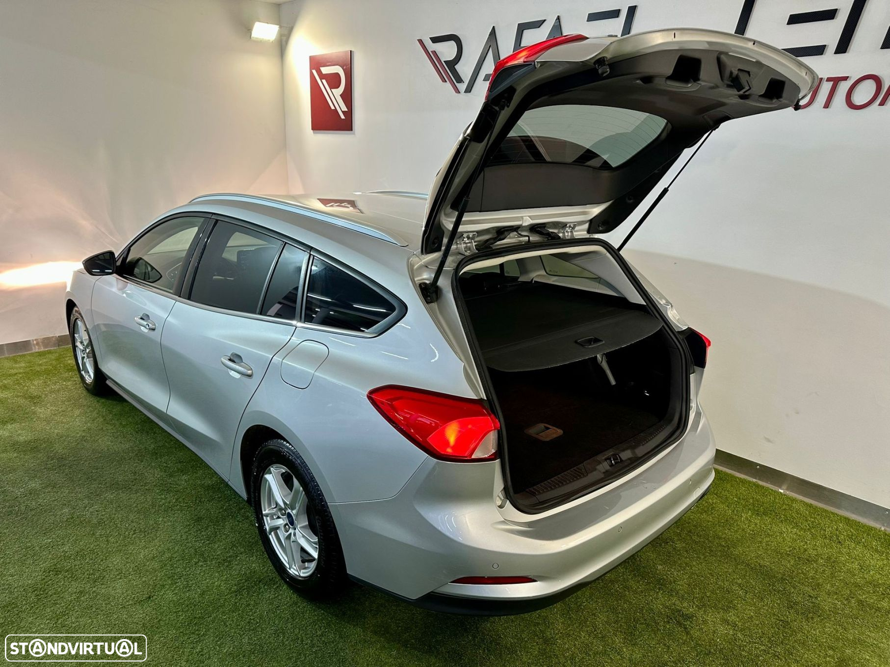 Ford Focus SW 1.5 TDCi EcoBlue Connected - 30