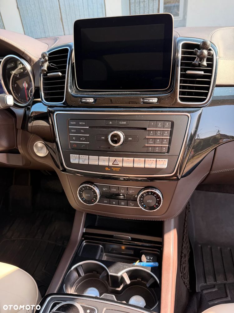 Mercedes-Benz GLS - 15