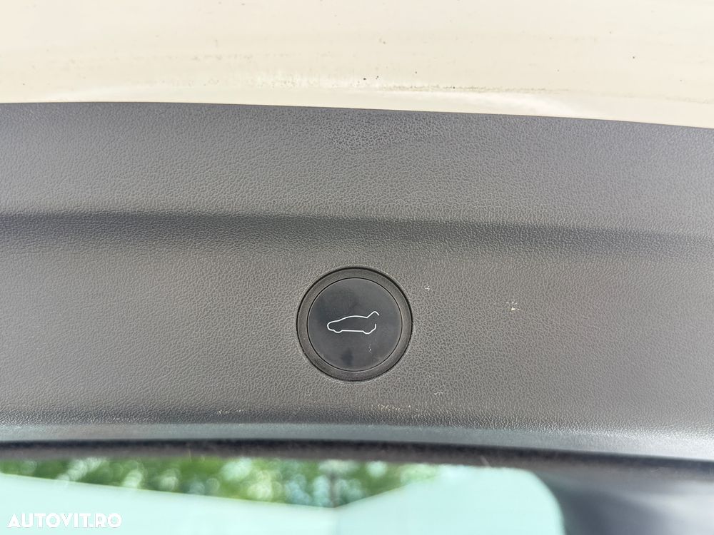Tesla Model Y - 17