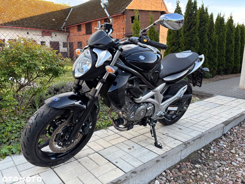 Suzuki Gladius - 1